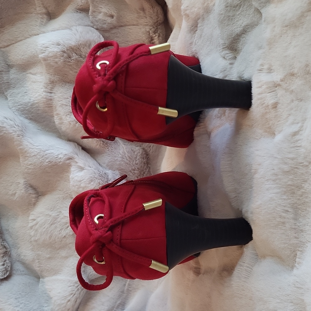 Coach and Four Delicious Bows Booties - Picture 4 of 9